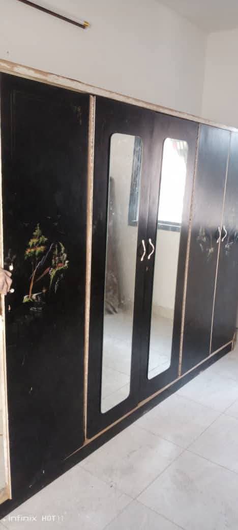 خزانة ٤ أبواب