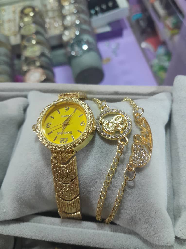 ساعه بلاك وطوق