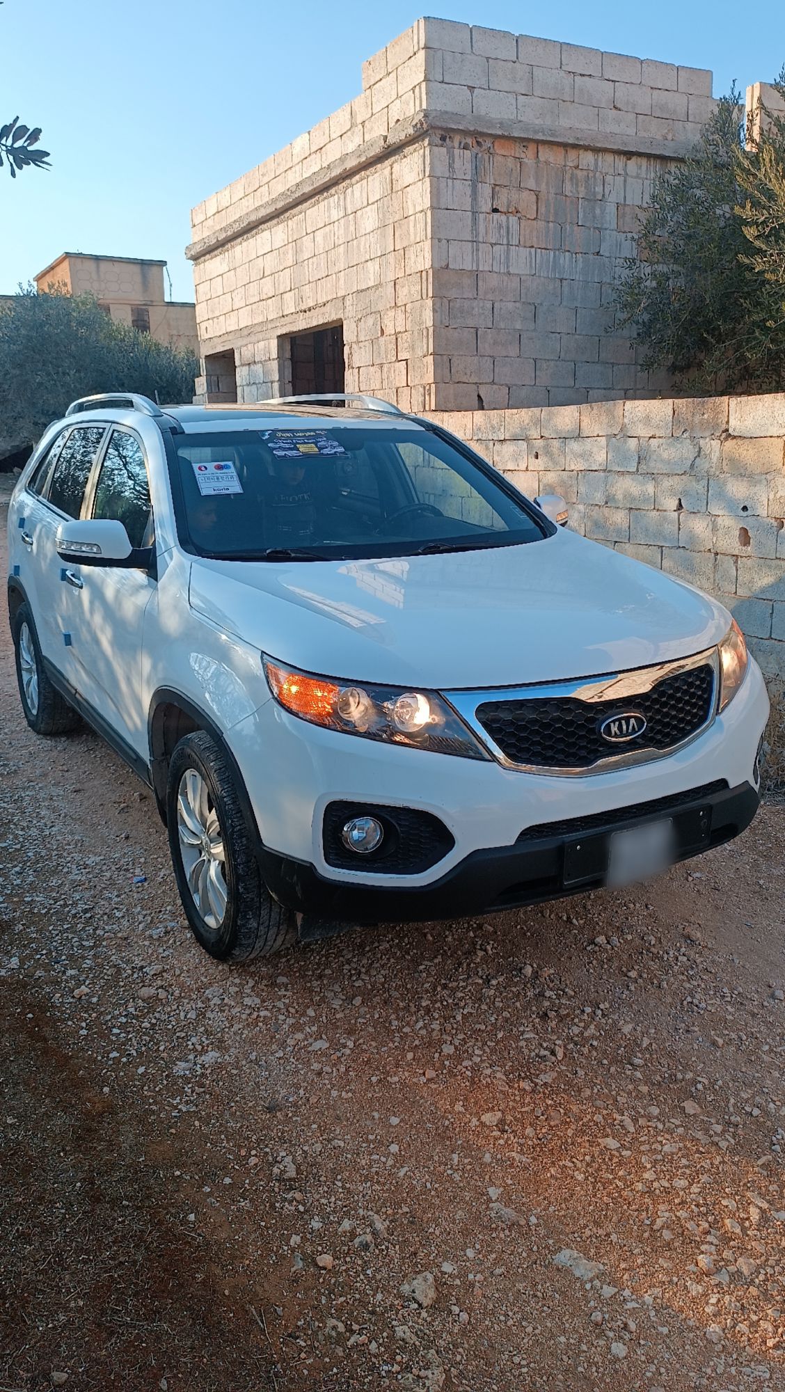 🚘 *للبيع – كيا سورينتو 2011*  
لون أبيض لؤلؤي | نظافة عالية |  ✅  ✨
